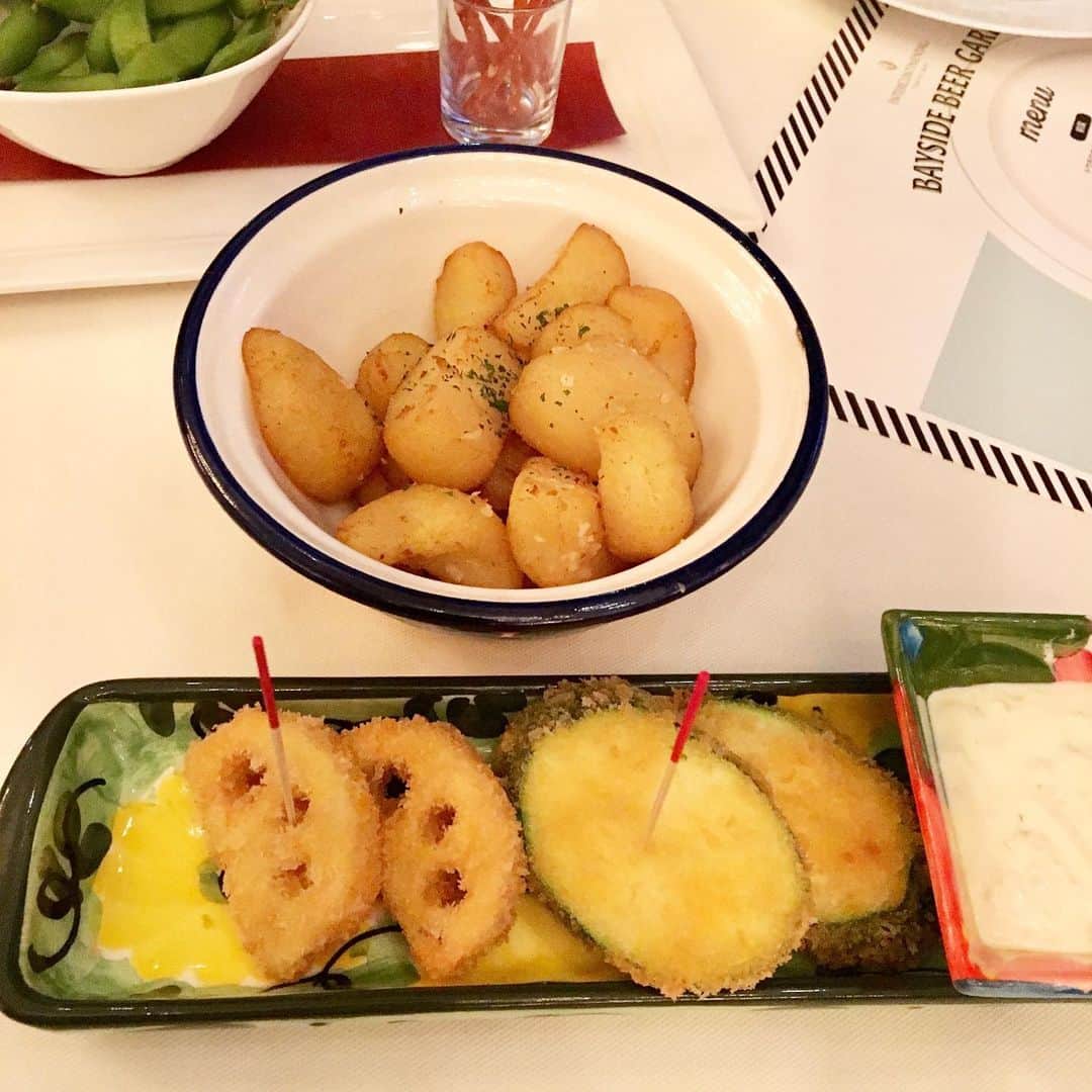 InterContinental Tokyo Bayさんのインスタグラム写真 - (InterContinental Tokyo BayInstagram)「天候を気にせずお楽しみいただける屋内ビアガーデンはいかがでしょうか🍻 . トウモロコシのスープ、枝豆、シーザーサラダなどの前菜、北海道産ポテト、野菜のフリット、ビーフ・ポーク・チキンの食べ比べプレート、〆にはスープカレーをご用意🍛 . デザートはスタッフとのトランプゲームで勝利すると『メロンシャーベットとココナッツのブランマンジェ』をグループ全員にプレゼント🍈🥥 . ドリンクは、ビール、カクテル、サングリア、焼酎など約50種類が90分間飲み放題🍺🍸🍹 女子会、会社やお仲間との懇親会にぜひご利用ください🍻  #intercontinental #intercontinentaltokyobay  #インターコンチネンタル東京ベイ  #ホテルインターコンチネンタル東京ベイ #ビアガーデン #beergarden #ビール #ビール女子 #beer #🍺 #9月13日まで #浜松町  #フリードリンク #フリーフロー #ビアホール #女子会 #納涼会 #懇親会 #飲み会  #暑気払い #ビール🍺 #ビール好きな人と繋がりたい  #ノンアルコール #ノンアルコールカクテル  #ワイン #ハイボール #スパークリングワイン  #ホテルビアガーデン #隅田川ブルーイング」7月4日 10時48分 - intercontitokyobay
