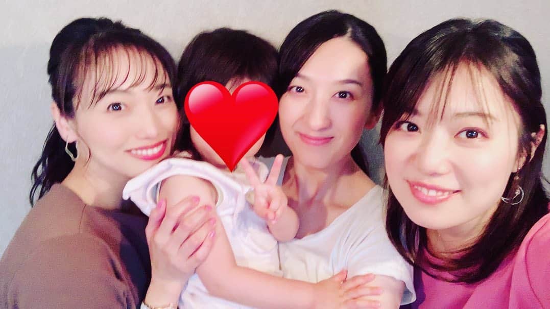愛純もえりのインスタグラム：「Twitterにも載せたからこっちにも。 . . 桜乃彩音ちゃんの娘ちゃんが、 お友達と一緒に私ときらりの為に作ってくれたお菓子✨✨✨ . . なんかもう、一生食事しなくてもいいかも、、、💓 幸せすぎて💝 . やっぱごめんなさい。 食事はする、今後も笑 . 美味しかった🧁 . . #88花娘 と #ちびプリンセス #桜乃彩音 ちゃん #華耀きらり ちゃん」