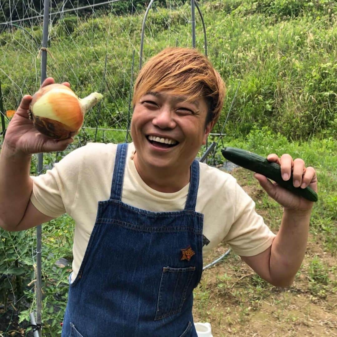 土肥ポン太さんのインスタグラム写真 - (土肥ポン太Instagram)「ポン太青果の商品や野菜をご購入出来るネットショップ『ponta-market』がオープンしました〜 売り切れの商品や、まだまだ商品は少ないですが今後増やして行きますよ！  プロフィール欄からのURLで、『ponta-market』にすぐ行けます🙇‍♀️ https://gsfr3.app.goo.gl/?link=https://thebase.in/to/shop?shop_id%3Dpontaseika%26follow%3Dtrue&apn=in.thebase.base&isi=661263905&ibi=in.thebase&ius=baseec&cid=6389519212027508321&_icp=1」7月4日 11時07分 - dohi_ponta