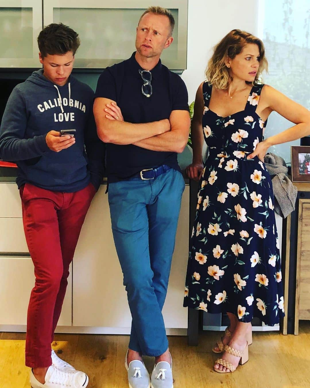 キャンディス・キャメロン・ブレさんのインスタグラム写真 - (キャンディス・キャメロン・ブレInstagram)「If this were a sitcom ad... - Caption this - #family #captionthis」7月4日 11時12分 - candacecbure