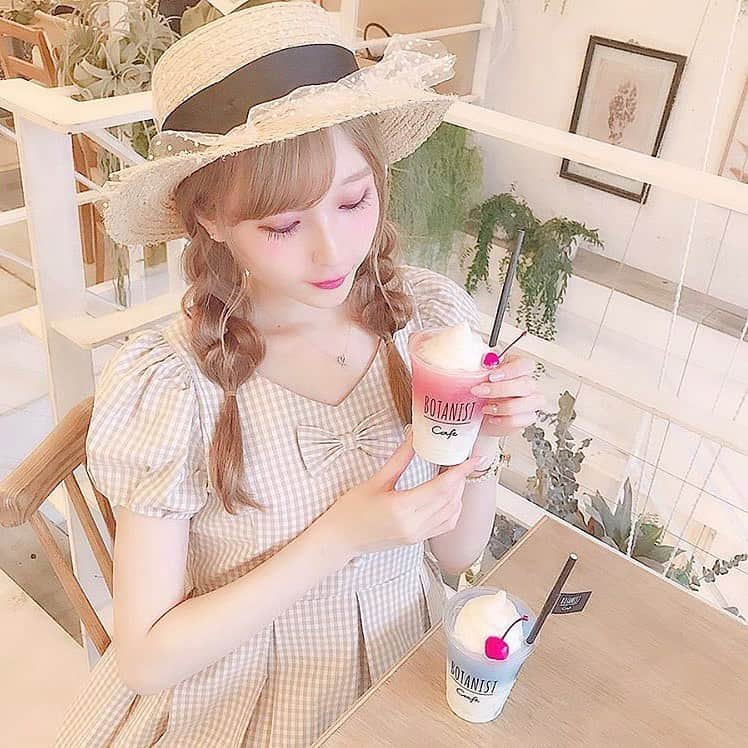 fasme.mediaさんのインスタグラム写真 - (fasme.mediaInstagram)「. 《BOTANIST Cafe 七夕限定ドリンク♡》 . 6/29~7/7の期間限定で発売している、BOTANISTcafeの七夕限定ドリンク♡  織姫と彦星をイメージした、七夕にぴったりな２種類のドリンクは、とってもインスタ映え♪ ブルーカラーとピンクカラーのキュートなドリンクををぜひ味わってみてはいかがでしょうか？？ . ♡fasmeのinstagramやwebサイトであなたの画像が紹介されるかも...♡ . ＊....thank you♡photo...@_yukimaruru_ . 【店舗情報】 ●BOTANIST cafe● 住所 : 東京都渋谷区神宮前6-29-2　営業時間 : 11:00 ～20:00 @botanist_tokyo . #botanisttokyo#ボタニスト#botanistcafe#表参道#表参道カフェ#ボタニストカフェ#青山#渋谷#原宿#原宿カフェ#フォトジェニックドリンク#インスタ映え#期間限定ドリンク#カフェ巡り#七夕スイーツ#instacafe#instalove#可愛い#カフェ好き#トレンド#トレンドカフェ#お洒落カフェ#バタフライピー#都内カフェ#夏限定#七夕#キラキラ#フォトジェニ#mees」7月4日 11時15分 - fasme.media