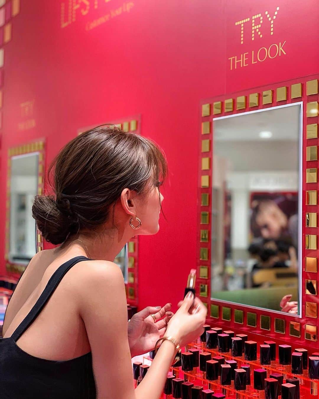 里海さんのインスタグラム写真 - (里海Instagram)「エスティーローダーの、新商品を見に✨タッチアンドトライ✨ Pure Color Crystal Lipstickを試してきました✨ クリスタルのような透明感とクリアな発色のリップスティック💄 可愛いかったー😍💕 #ESTEELAUDER #LipsToEnvy #LipsForYou #エスティローダー」7月4日 11時21分 - satoumi0330