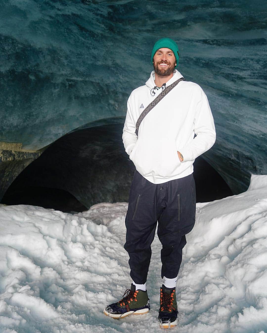 ケビン・ラブさんのインスタグラム写真 - (ケビン・ラブInstagram)「Ice Caves—looking like a White Walker. 🧟‍♂️🧟‍♂️🧟‍♂️」7月4日 11時36分 - kevinlove