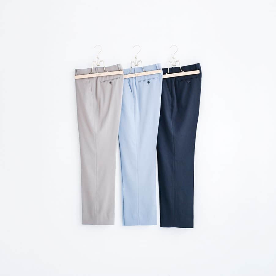 のインスタグラム：「【AURALEE】﻿﻿﻿ - 2019  Autumn&Winter - ﻿﻿﻿﻿﻿ ﻿﻿﻿ 上質なオーストラリア産ウールを最大限の高密度で打ち込んで織り上げたギャバジン素材を使用した上品なスラックス。﻿ 超高密度による独特なハリ感と落ち感、程よい光沢感が特徴です。﻿ ﻿﻿﻿﻿ ﻿﻿﻿﻿また、定番の超綿糸とカシミヤの混紡糸を使用し、ローゲージで編み立てたソックスも入荷。﻿ ふんわりと柔らかく、極上の履き心地です。﻿ ﻿ ﻿ ﻿﻿﻿Pants :【AURALEE】¥33,000+tax﻿﻿﻿﻿﻿﻿ ﻿﻿﻿﻿﻿Socks : 【AURALEE】¥3,300+tax﻿ ﻿﻿﻿﻿﻿﻿ ﻿ ﻿ ﻿﻿﻿﻿﻿﻿ ﻿﻿﻿﻿﻿ #edifice #auralee #menspants #pantsstyle #2019aw #mensfashion #mensstyle #menswear #auralee2019aw #cashmeresocks #auraleesocks #lowgaugesocks #straightsilhouette #mensslacks #menwithclass #menwithstyle #mensclassic #mensclothing #mensclothes #dapper #dapperman #dapperstyle #エディフィス #オーラリー」