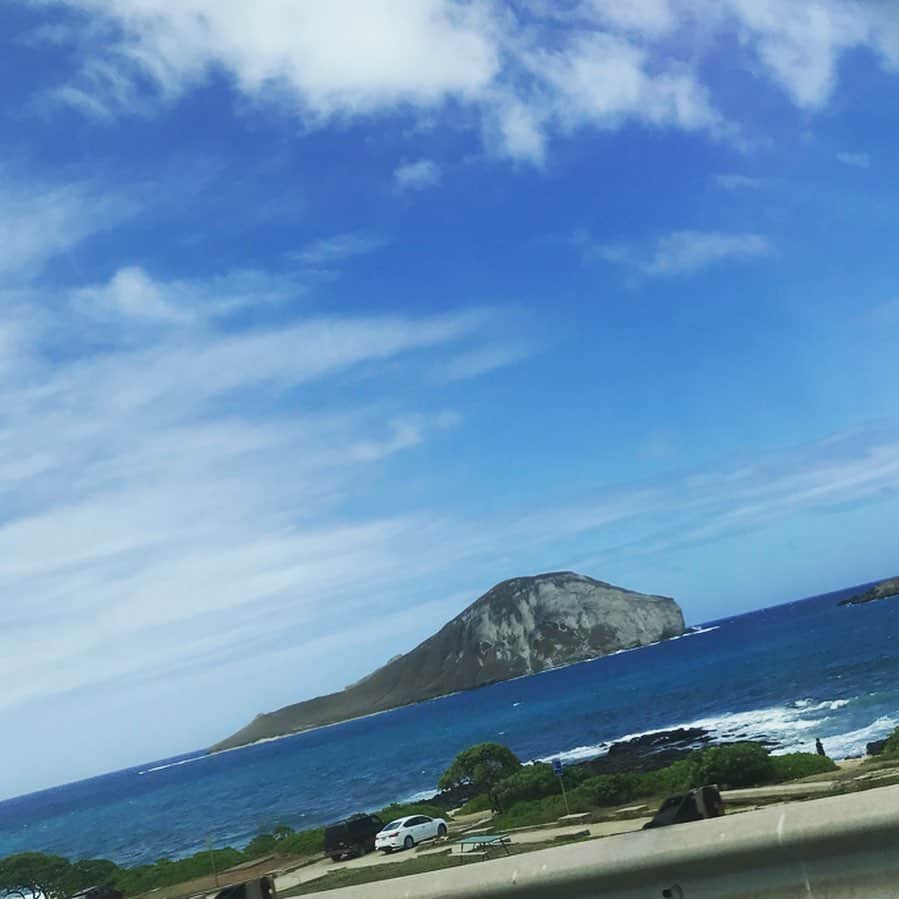 優木望未さんのインスタグラム写真 - (優木望未Instagram)「Kailuaへ向かう途中にクジラのような島があったよ🐳 興味津で調べてみたんだけどその名の通り、この #Mananaisland 冬になるとクジラが観られるみたいで。知らない歴史だらけで面白い💙 いつかホイールウォッチングとかしてみたいなー。」7月4日 11時39分 - im__non