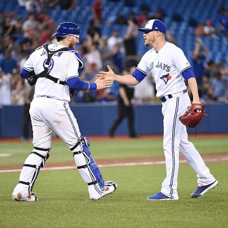 トロント・ブルージェイズさんのインスタグラム写真 - (トロント・ブルージェイズInstagram)「Pulled up our Sox and got the W! Give us your ✋ emojis! #BlueJaysWin」7月4日 11時40分 - bluejays