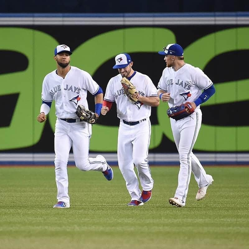 トロント・ブルージェイズさんのインスタグラム写真 - (トロント・ブルージェイズInstagram)「Pulled up our Sox and got the W! Give us your ✋ emojis! #BlueJaysWin」7月4日 11時40分 - bluejays