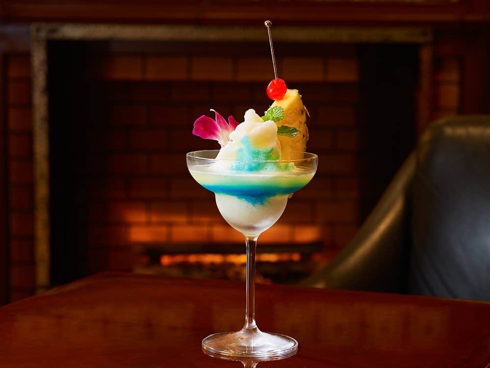 東京プリンスホテルさんのインスタグラム写真 - (東京プリンスホテルInstagram)「ハワイアンカクテルを代表するブルーハワイをアレンジ！⁣ フローズンスタイルでお楽しみください。⁣ ⁣ A new twist on the Blue Hawaii, an iconic Hawaiian cocktail!⁣ Try this frozen cocktail today!⁣ ⁣ Share your own images with tagging by @tokyoprincehotel⁣ -------------------------------------------------------------------⁣ #東京プリンスホテル #東京プリンス #プリンスホテル #tokyoprincehotel #tokyoprince #princehotels⁣⁣ #日本 #東京 #JAPAN #tokyo⁣⁣ #東京タワー #tokyotower #tokyoview⁣⁣ #beautifulhotels #tokyohotel #東京 #东京 #도쿄 #tokio⁣⁣ #hawaii #cocktail #hotelbar #hawaianfair」7月4日 11時41分 - tokyoprincehotel