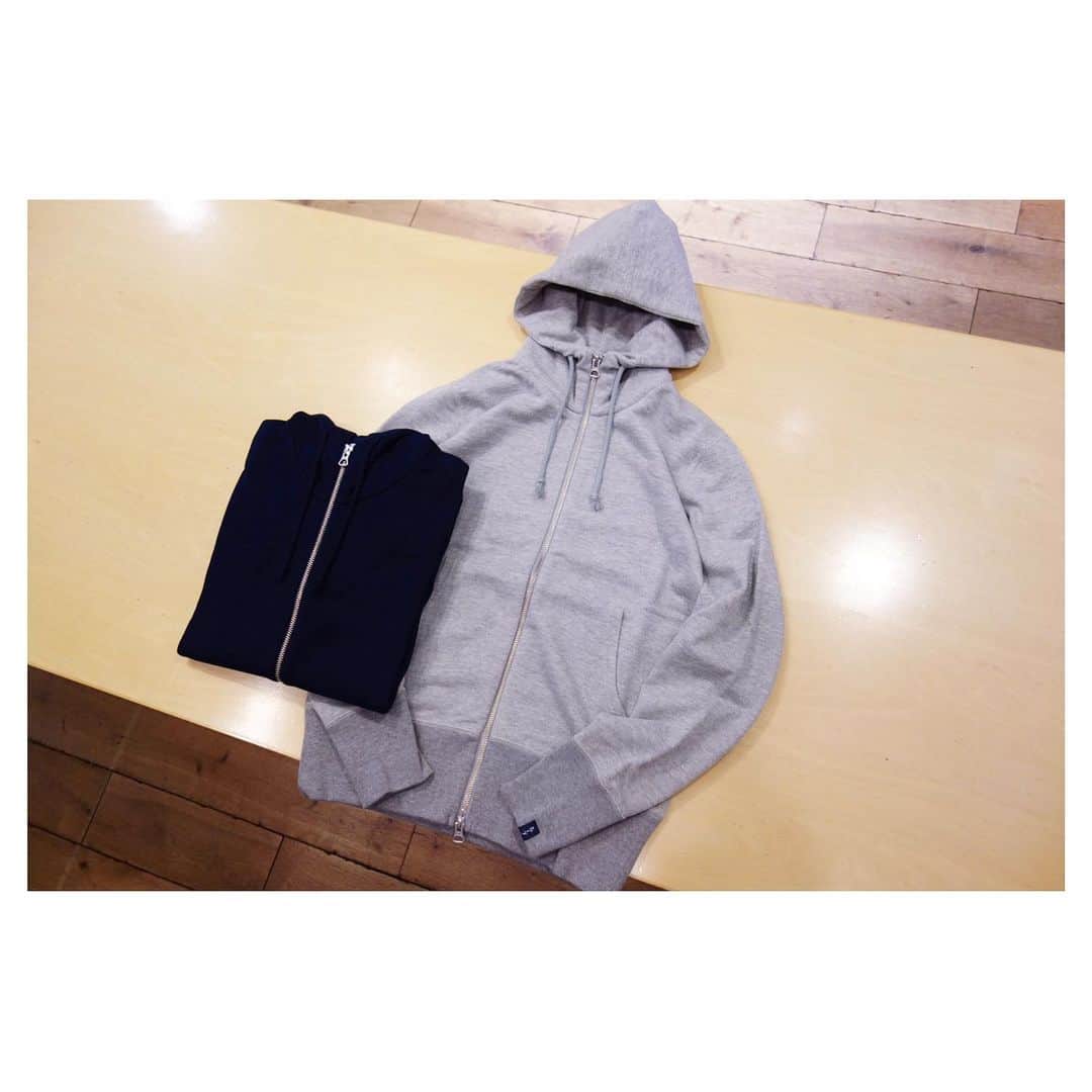 ループウィラーさんのインスタグラム写真 - (ループウィラーInstagram)「*** 吊りインレイハイジップパーカー 入荷です。 . クルースウェットに続きまして、新素材の吊りインレイハイジップパーカーが入荷致しました。 形はLW290ハイジップパーカーをもとにしてお作りしています。 朝晩の肌寒い時や、空調の効いた場所では重宝しますので、こちらも是非店頭でお試し下さい。 . カラーはグレーメランジ、マリンの2色展開。 販売価格は¥23,000(税抜)です。 . 本日も12時より営業開始となりますので、皆さま是非ご来店下さい。 . #ループウィラー #吊り編み #スウェット #定番 #日本製 #ループウィラー大阪 #lw大阪 #和歌山 #大阪 #南船場 #時尚 #옷스타그램 #오사카  #loopwheeler #tsuriami #sweat #sweatshirts #madeinjapan #lwosaka #japan #wakayama #osaka #minamisenba #wear #fashion」7月4日 11時47分 - loopwheelerosaka