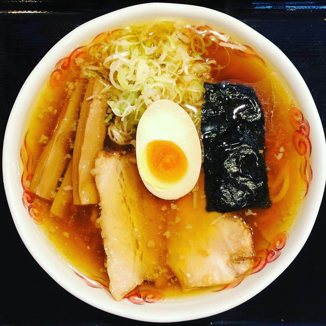 オカモト"MOBY"タクヤさんのインスタグラム写真 - (オカモト"MOBY"タクヤInstagram)「山形「麺辰」とっつぁんラーメン(1日20食限定)。想像を遥かに超える偏差値の高さ！ポールポジションでシャッターしたらいつのまにか長蛇の列になっていた。」7月4日 11時53分 - moby_scoobiedo