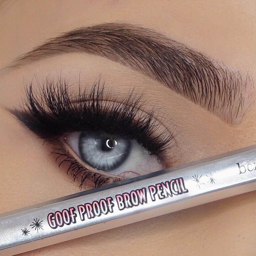 Benefit Cosmeticsさんのインスタグラム写真 - (Benefit CosmeticsInstagram)「Lucky for you, we know what @makeupemalii uses on her #benefitbrows 👏🏽 She pairs our  #goofproofbrowpencil in shade 6 with #gimmebrow+ volumizing brow gel in shade 5! #regram #friendswithbenefit」7月4日 12時09分 - benefitcosmetics