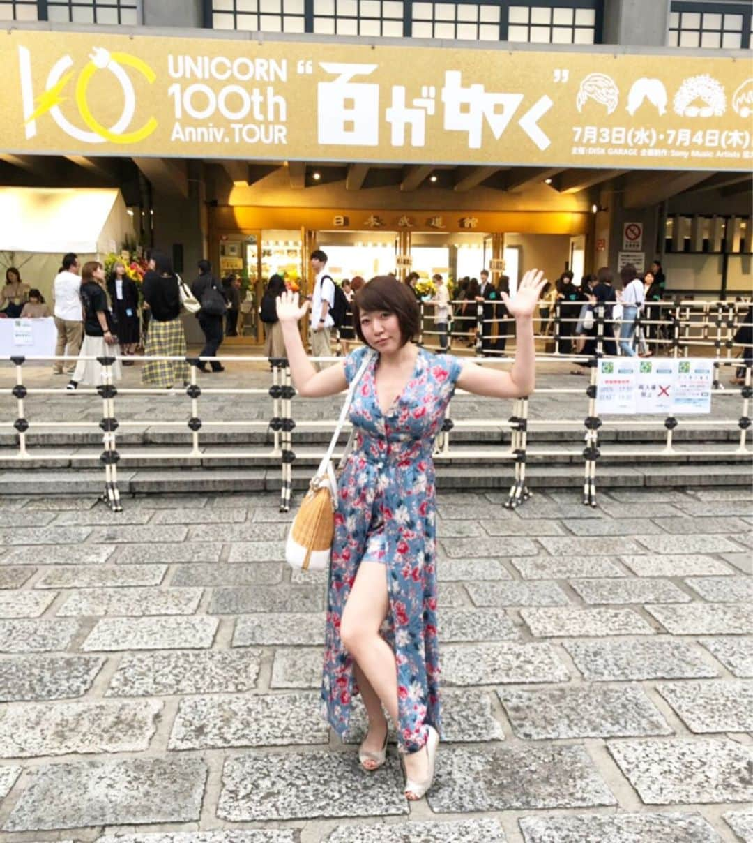 ちゃんまいさんのインスタグラム写真 - (ちゃんまいInstagram)「・ ・ ユニコーン100周年ツアー"百が如く"@日本武道館行ってきたゾ〜！ ・ 働き方改革・100分残業無し！ お客さんもサッパリ帰る。気持ちがいい。 ロンモチであっという間だったけど満足感たっぷりで帰してくれる“サービス”付き…流石、スターな男たちね♡ ・ おじさんたち（愛情たっぷりに、あえてこの呼び方で）がワチャワチャと仲良しそうに音楽で遊んでるのって最高！ ・ ・ 好きな人がユニコーン好きで、憧れて聴いた高校時代。ヒゲとボインを聴いていたら、本当にボインになりました！ ・ 楽しみすぎて気持ちが前のめりになり、カバン締めながらワタワタの写ルンです♪をおいておきます。 ・ （この服、🚽するとき全裸にならきゃいけないので惨めワンピと呼んでます。でも可愛いからスキスキスーなの。） ・ ・ #ベッドイン #japanese #sexy #idol #unicorn #ユニコーン」7月4日 12時02分 - dakko_shite_cho3