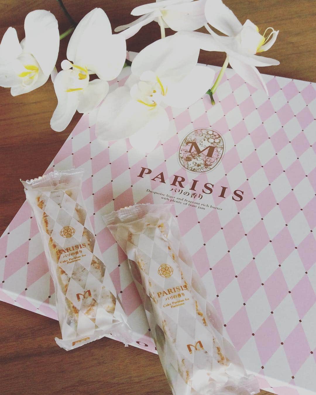 祥吉さんのインスタグラム写真 - (祥吉Instagram)「ミオールさんの「パリージ」〜パリの香り〜をいただきました ふんわりした生地にバターの香ばしい香りとアクセントのジャム… 幸せが口中に広がる美味しさです 紅茶と共に贅沢な時間を過ごしました ありがとうございます😌 #ミオール さん#PARISIS#パリージ#パリの香り #焼菓子#洋菓子#手土産#ありがとうございます#播州赤穂#赤穂#赤穂御崎#赤穂温泉#赤穂温泉祥吉#潮彩きらら祥吉 #祥吉#花#flower #胡蝶蘭」7月4日 12時03分 - akoshokichi