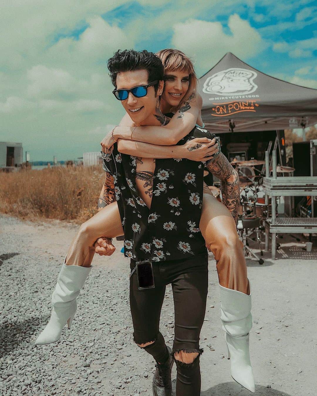 アンディー・ビアーザックのインスタグラム：「Soup Snakes 🐍❤️⁣ @thejulietsimms⁣ 📷 @aaronberkshireofficial」