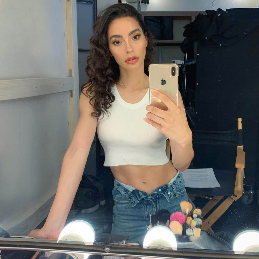 エイドリアン・ホーさんのインスタグラム写真 - (エイドリアン・ホーInstagram)「On set 📸」7月4日 12時14分 - adrianneho