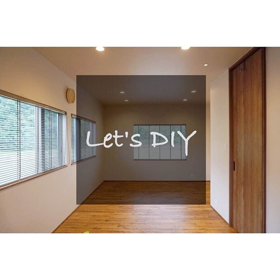 植物のある家のインスタグラム：「ーLet's DIYー . 子供部屋間の間仕切り壁をDIYしました . 新築当初は広く使えるようにと子供部屋2部屋の間の壁を後から建てるようにしていました . 結局…… 広くて良かったなぁって思ったのは 子供達が10人くらい遊びに来た時と 卓球台が置けたことぐらい…… 最初から仕切ってても良かったですね… . . 子供達はまだ低学年なので 一人一部屋は必要ないのですが 現在、主寝室にシングルベット2台を 並べてそこに４人で寝ているので キツイキツイ #昨夜も蹴りを入れられたばかり… . なので、いずれ分ける予定の子供部屋を2部屋に分けて、とりあえずは2つ目の寝室として使うことに . . . ここから今回のDIYの内容 . ■pic2,3枚目 まずは墨出しから 壁を建てたい位置にレーザーを置き 天井と床に墨を出します って、レーザーなんてなかなかないと思うので、ない場合は、まず床で位置決め、そこから垂直な位置を天井にも出します ※近くの壁の角や建具から平行を取れば大体は出せます . . 今回、壁の下地は木ではなく 店舗やマンションなどで良く使われる LGS（軽量鉄骨材）を使用しました ※最近大きめのホームセンターなどでも取り扱ってるとこは増えてきました . . ■pic4,5,6枚目 まずは、「ランナー」と呼ばれるレールを床と天井にビス固定します ※天井はしっかり下地のある位置で止めましょう . . ■pic7枚目 ランナーの中に「スタット」と呼ばれる柱を今回は約30センチピッチで立てていきました . . ■pic8枚目 片面に石膏ボードを貼ります . . ■pic9枚目 スタットの間に断熱材をいれます ※主に音漏れ防止 ※とは言え…これでも良く聞こえます…💦 . . ■pic10枚目 残りの手前面も石膏ボードを貼って完成です ※picはまだビスが仮り打ち状態ですが… . . . 壁の仕上げについてはまた次回に…… . . . #子供部屋 #DIY #子供部屋DIY #間仕切り壁 #間仕切り壁DIY #LGS #PB #石膏ボード #注文住宅 #家 #部屋 #マイホーム #新築 #内装 #インテリア #interior」