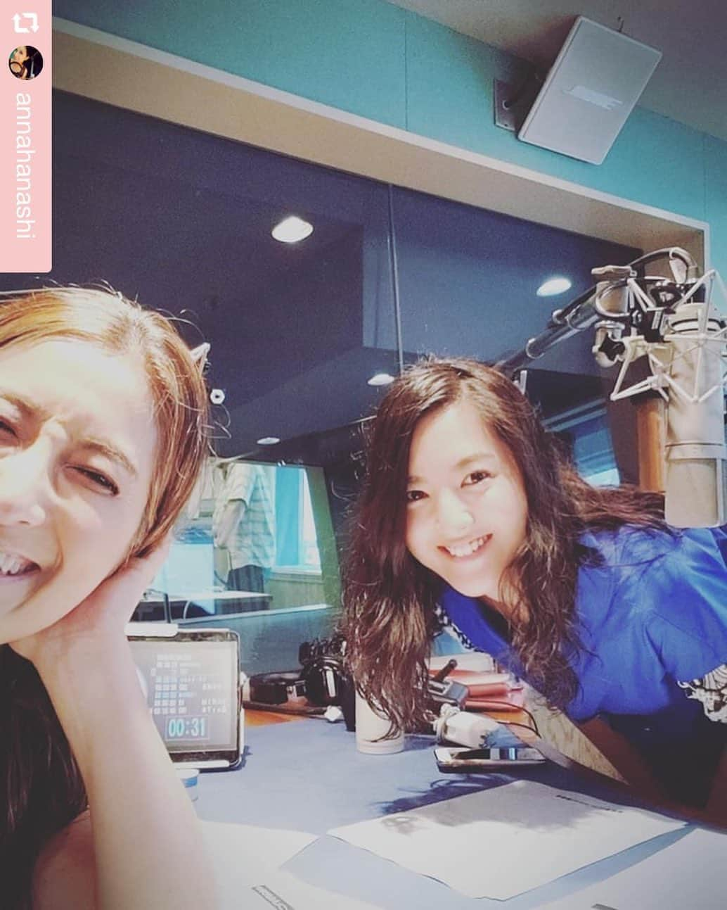 浜口順子さんのインスタグラム写真 - (浜口順子Instagram)「朝から #bayfm へ。 ちょっくら大好きなお姉様にご挨拶❤️ 生放送直前にお邪魔しましたぁ😁 いつもパワフルでステキなお姉様❤️ ⬇︎⬇︎ #repost @annahanashi via @PhotoAroundApp  なんか朝から みんな来てくれて  めちゃテンあげ⤴️な朝  みんなも☔に負けないで❤」7月4日 12時45分 - hamaguchijunko