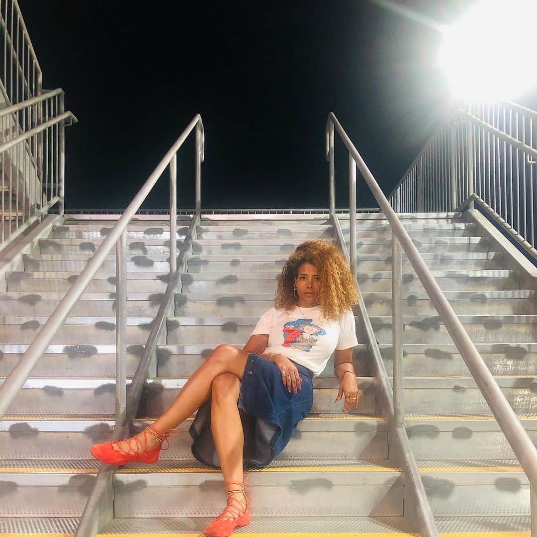 ケリスのインスタグラム：「Wednesday night lights」