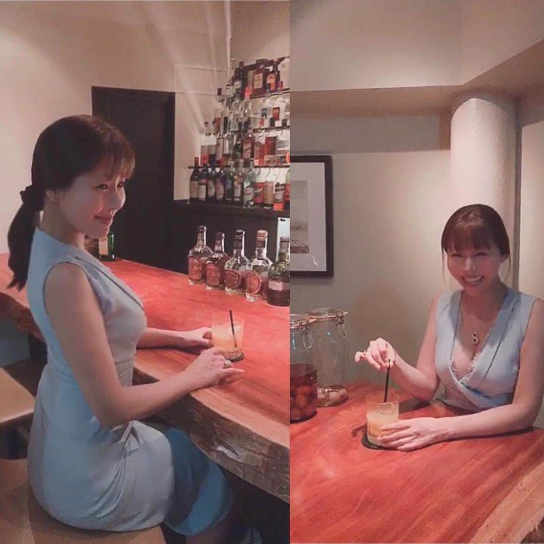 本田裕子さんのインスタグラム写真 - (本田裕子Instagram)「【いつもわたしたちの中に在るもの】 . 今年の3月4日のインスタ記事でわたしは、↓ . 『お花って💐ほんと愛が溢れてる♡』 彼女たちは、誰かのために咲いているんじゃなく、 ただ咲いていて、それが多くの人たちに沢山のものを与えている。 （何かを与えようとしているのではなく、ただ自らの花を咲かせている） . そこには、誰かを変えようっていう構えがなく、 クリアな高いエネルギーで💎 爽やかで優しい香りが漂っていて心地がいい♡ . そんでもって、 それぞれの個性があり、調和されたハーモニーを奏でていて、ほんと美しい♡ 「ただ 自分である人」も同じだなあ☺️💎 . . （中略） あなたが本来の姿に戻って、クリスタルのような純度の高い次元の意識として在ること。 . そんなあなたのそばに来た人は、あなたから爽やかな香りや 調和したハーモニーを受け取るでしょう💎 . でもあなたには、そんな意図はなく、 ただ自ら咲いているだけ。 . そこには自然な美しさがある♡ . まずは自らが光となること。 （光に戻ること💎） . そんな生き方をしてる人は、 愛が溢れている💗 . ↑と書きました。 . …… ちょうど昨日、ある方からメッセージをいただいて、 そこには 「わたし 太陽の人。どんだけ照らしても届かない時がある…」と書かれていました。 . わたしは「太陽＝愛」だと思っていて、 その方は愛の人なので、なるほどなあ🤔って思い、 これはわたしの思っていることや体験談のシェアですが、お花と同じだなあ🌹って思ったのです。 . で、わたしは、こう書きました。 （🤳→2枚目〜参照』 . . . そこで気づいたのは、 . ほんと有難いことに 太陽はいつだって輝いていて、 雲があっても、雲がなくても （想念の雲があってもなくても） はてしなく広がる大空に 常に存在していて🌞 あたたかい日差しを放っている。 大きく深い愛の光を照らしてくれている。 . だってもし太陽がなくなってしまったら、 暗闇と極寒に襲われて、地上のすべての生命は死滅しちゃうもんね。 . ほんと太陽の存在価値は 計り知ることができない🙏✨ . . わたしたちの中にも いつも光を放っている 太陽が在ることを 忘れないでいたいな、と思う。 . . そして、想念の雲がなくなるほど わたしたちの中の光り輝く心と はてしなく広がる静寂が いつも存在してることを実感する🧘🏻‍♀️ . . 想念って、それにとらわれて自分で握りしめなければ、 雲と同じように流れていくから、 ただ見て、ただ気づいていればいい。 . . それでも雲は現れては消えるものだから、 繰り返しになるけれど、 雲があろうとなかろうと、 . わたしたちの中には いつも光を放っている 太陽が在ることを 忘れないでいたいし、 だから安心していい♡ と思ったのでした。 . …… 写真は昨夜のわたし。 仕事の打ち合わせ兼下見に行った後、 素敵な皆さんと会食をし、いい気分で バーで杏子ジュース🍹を飲みながら（笑） 熱く語ってました😄 （その話もまたシェアしたいな） . …… #花は愛 #美しいなあ #ただ自分である #調和した #ハーモニー #太陽は愛 #愛の光 #あたたかい日差し #自分が光ること #光に戻ること #想念 #はてしなく広がる大空 #はてしなく広がる静寂 #いつも在る #わたしたちの中にも #忘れないでいたい #自らの花を咲かせ #昨夜のわたし #また #熱く語る #本田裕子」7月4日 13時16分 - rinrin_yuko