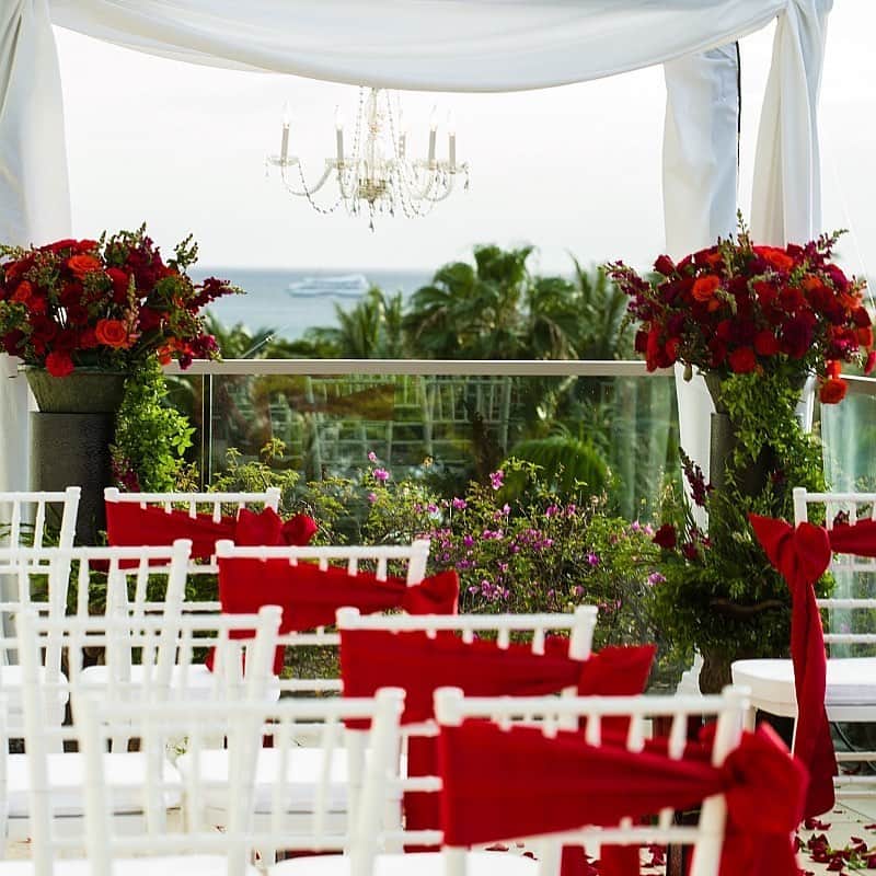 Trump Waikikiさんのインスタグラム写真 - (Trump WaikikiInstagram)「Say I do. #trumpwaikiki #weddings #weddingreceptions #specialevents #easleydesigns  トランプ・ワイキキでのウェディング、レセプションをお考えでしたら、お気軽にご相談ください。専門のスタッフが、思い出に残るイベントのお手伝いをさせていただきます。  #トランプワイキキ #5つ星ホテル #ラグジュアリートラベル #ハワイアンウェディング #ハワイでレセプション」7月4日 13時18分 - trumpwaikiki