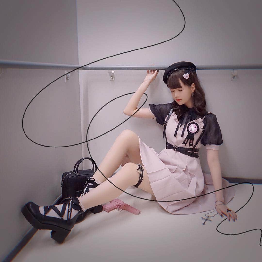 Chikako千佳子さんのインスタグラム写真 - (Chikako千佳子Instagram)「Danger Zone #eatmejapan #eatme #honeycinnamon #milkfashion #katiethestore」7月4日 13時28分 - cindychikako
