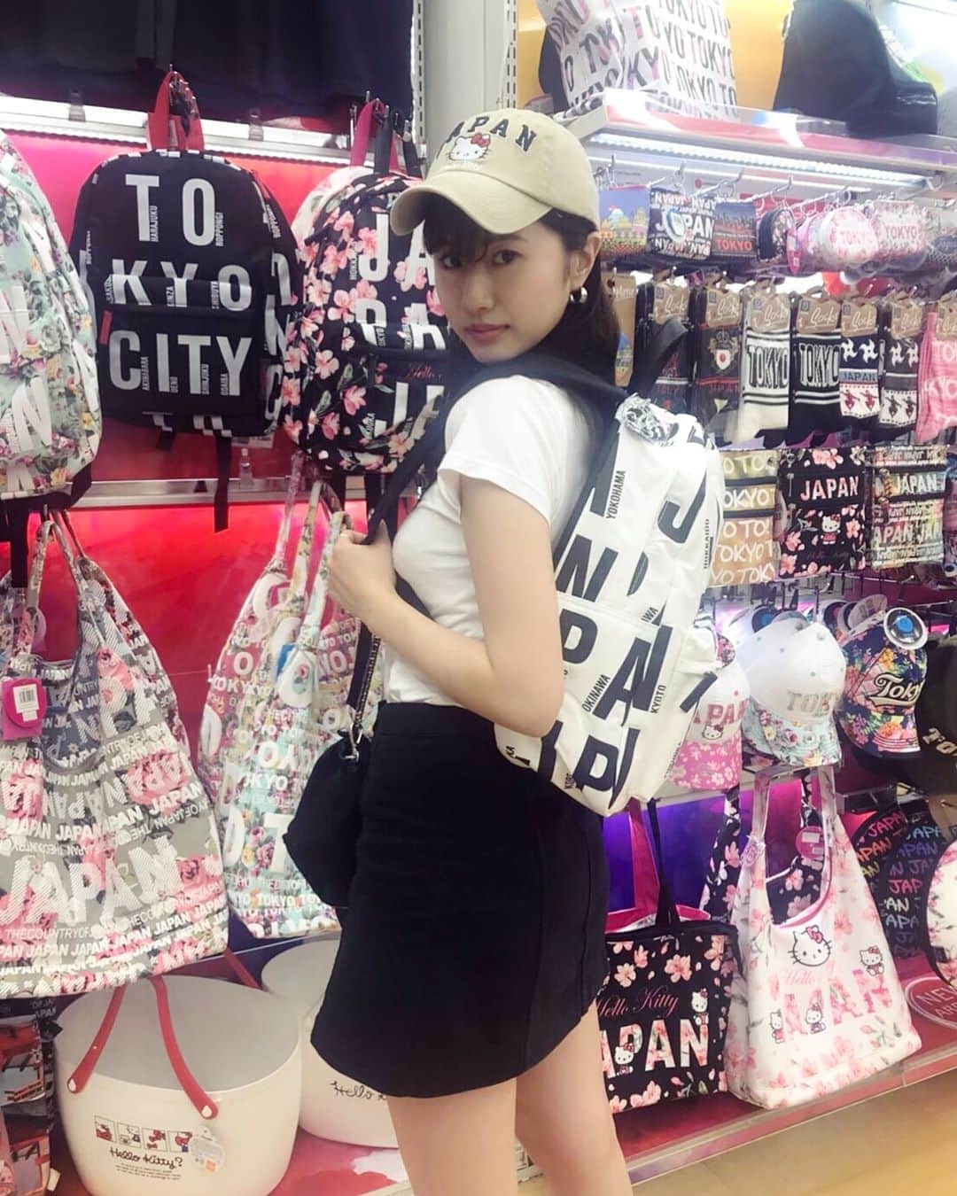 大伴理奈さんのインスタグラム写真 - (大伴理奈Instagram)「Am I a tourirt??🇯🇵 #tokyo #Japan #hellokitty」7月4日 22時55分 - rina_otomo