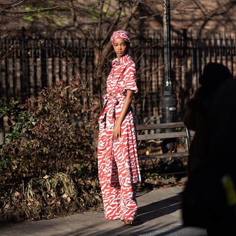 のインスタグラム：「Today, we celebrate Independence.  @Judy_kinutha in the scarlet and mint watercolor tiger stripe cotton poplin shirt dress and scarlet and mint watercolor tiger stripe cotton poplin pajama pant from the Pre-fall 2019 collection.  #strongerincolour #femininitywithabite #happyindependenceday」