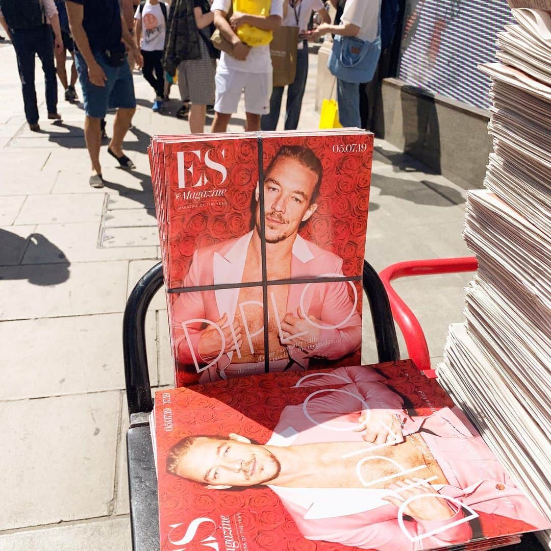 ディプロさんのインスタグラム写真 - (ディプロInstagram)「My cover story was such a disaster they are literally giving these magazines away @evening.standard」7月4日 22時49分 - diplo