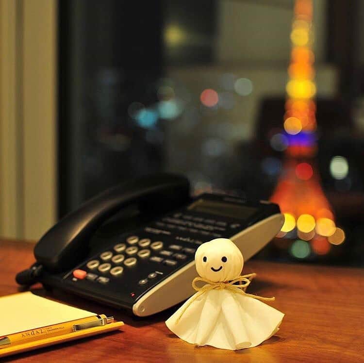 のインスタグラム：「Rain rain go away 🌧 To combat the rainy season ☔️ each guest room is equipped with a Teru Teru Bozu, a traditional handmade doll used by farmers to ward off the rain and bring out the sun ☀️ Hang yours by the window to see those sunny days appear 😊 #てるてる #梅雨 #teruterubozu」