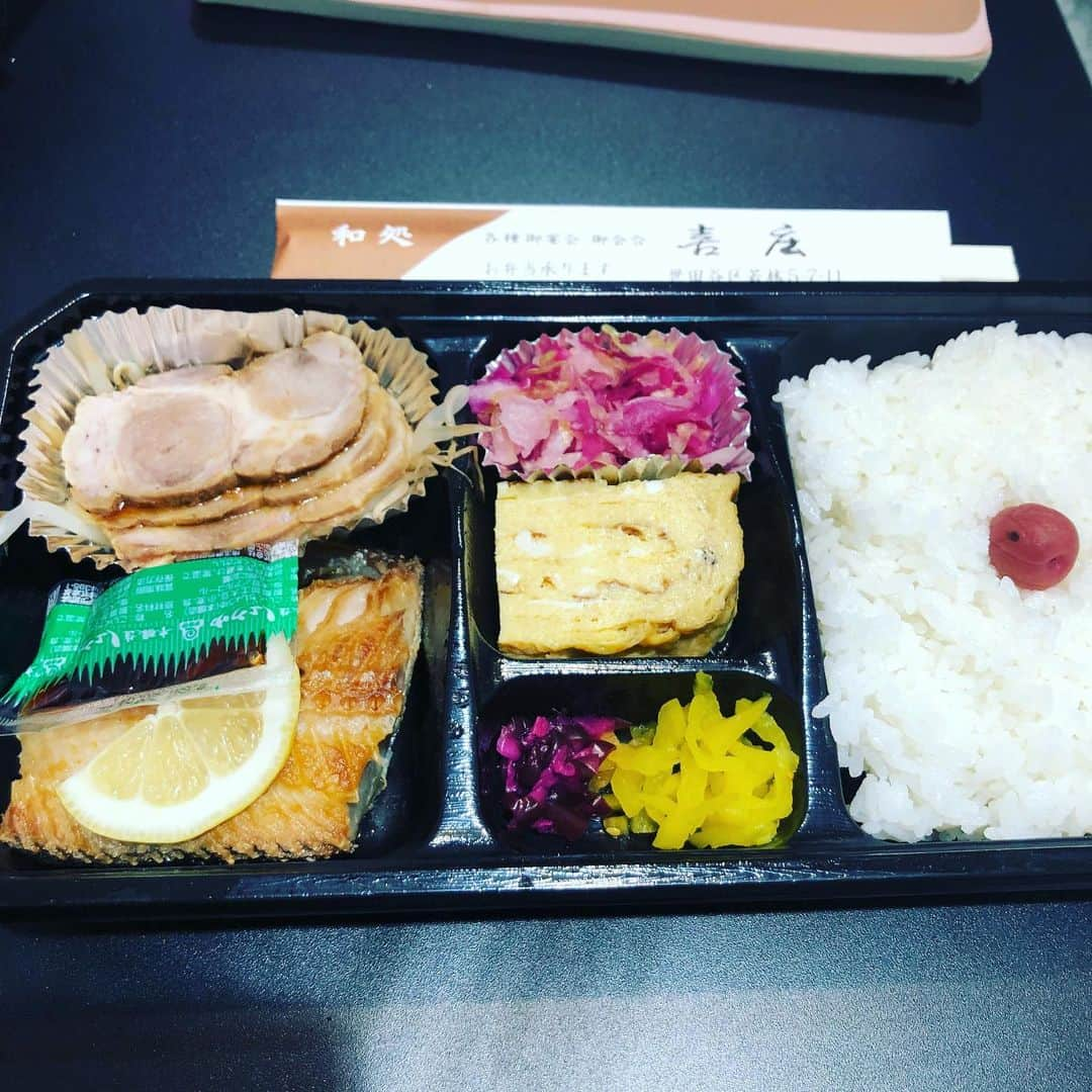 江藤あやさんのインスタグラム写真 - (江藤あやInstagram)「今日は3食現場ごはん。 とてもありがたい一日です😊 ポパイの朝ごはんは大好きなちまきでした💗 ・ 今日は一日、笑いっぱなしでした。 こんな素敵な皆さんと居られるなんて、今年の夏は忘れられない暑い夏になりそうです🌞 ・ #撮影 #現場ごはん #ごちそうさまでした #ポパイ #女優 #actress #知多市ふるさと観光大使  #江藤あや」7月4日 22時52分 - ayayakko19