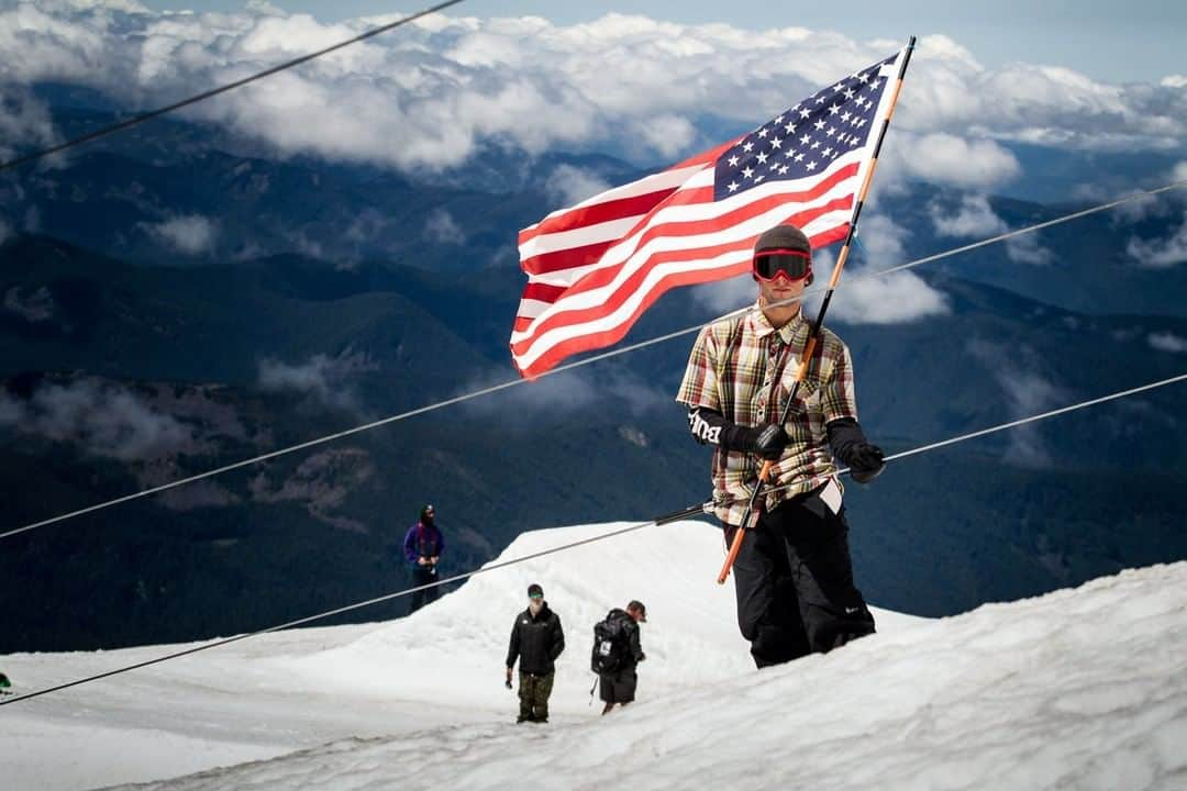 アナログクロージングさんのインスタグラム写真 - (アナログクロージングInstagram)「Best way to celebrate America's birthday: Snowboarding. Happy #4thofJuly y'all.」7月4日 23時01分 - burtonsnowboards