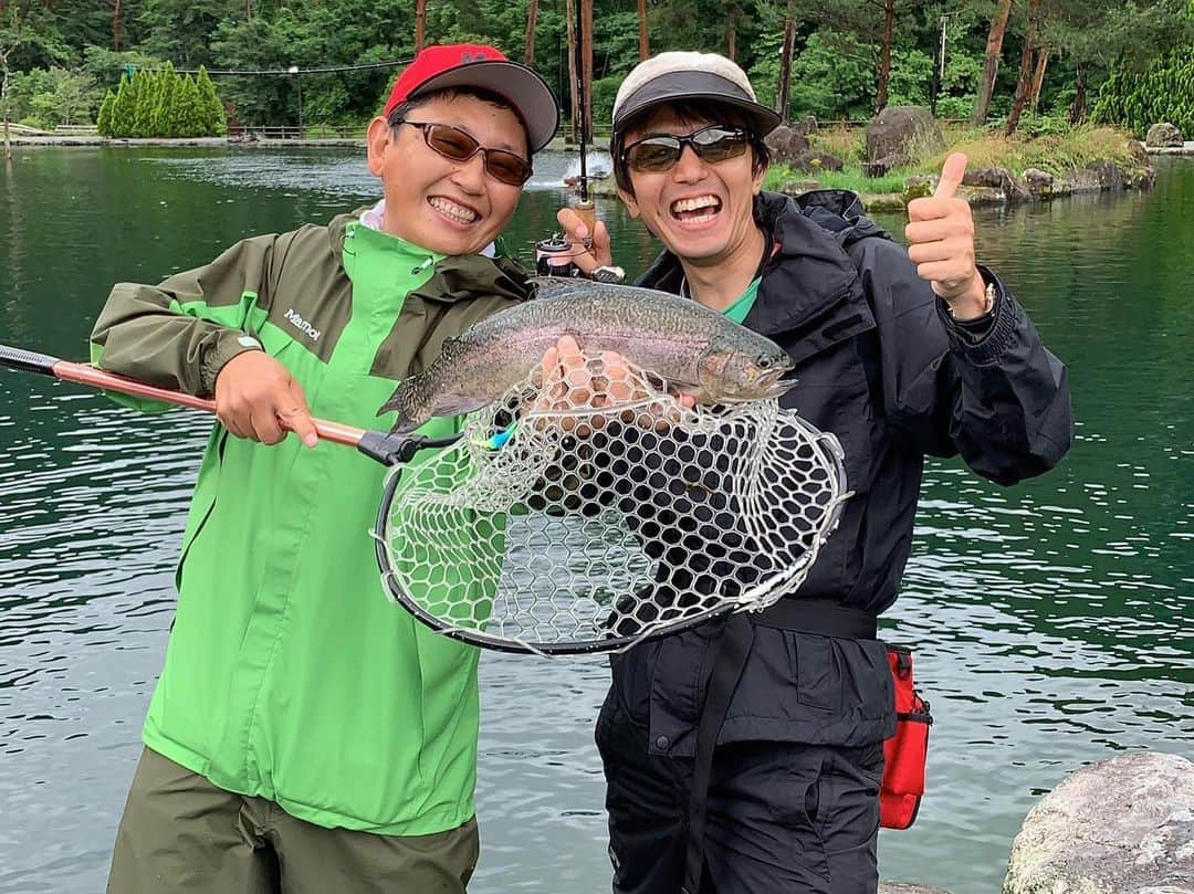 神宮司治さんのインスタグラム写真 - (神宮司治Instagram)「久し振りのメンバーが集合しての釣り🎣 天気は荒れ模様だったけど、みんなで楽しく過ごせたね！！ #神宮司治 #金子貴俊  #max田中  #ムカイフィッシング  #山賀竜馬  #ベリーパークinフィッシュオン鹿留  #パインレイク  #ロックトラウト」7月4日 23時02分 - ojro_men