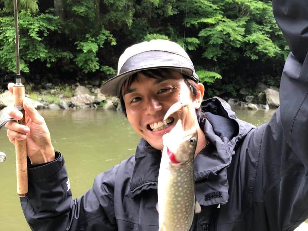 神宮司治さんのインスタグラム写真 - (神宮司治Instagram)「久し振りのメンバーが集合しての釣り🎣 天気は荒れ模様だったけど、みんなで楽しく過ごせたね！！ #神宮司治 #金子貴俊  #max田中  #ムカイフィッシング  #山賀竜馬  #ベリーパークinフィッシュオン鹿留  #パインレイク  #ロックトラウト」7月4日 23時02分 - ojro_men