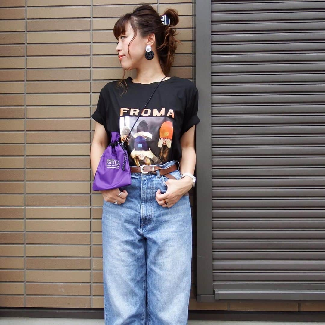 miho.a.nicoさんのインスタグラム写真 - (miho.a.nicoInstagram)「コーデの記録😊 ・ プリントTは @mamedorimidori_official さんのもの❤︎ カラフルなプリントT可愛い😍 ・ ・ tops#マメドリミドリ @mamedorimidori_official ・ ・ ・ bottoms# @freaksstore_official  bag# @fredrikpackers_global × @freaksstore_official  belt# @todayful_  ring# @yarkamadeinfo  ring#viaj pierce# @lippy19  sandal#nike @nike  watch# @mavenjapan  hair accessory# @himest.jp ・ ・ #cordinate #outfit#instafashion #プチプラコーデ#コーデ#コーディネート#ママコーデ#ママファッション#今日のコーデ #ファッション#オトナカジュアル #ootd」7月4日 23時02分 - miho.a.nico