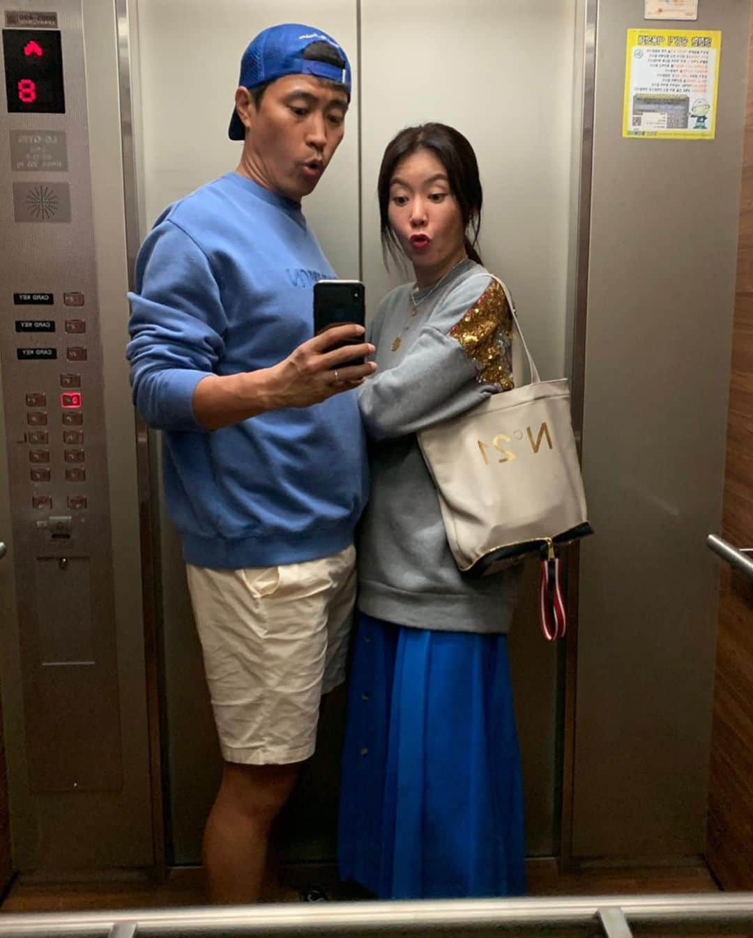 アン・ソニョンさんのインスタグラム写真 - (アン・ソニョンInstagram)「오늘도 땀빼기 성공✌🏻 . . . . 내가 #진팍줌바 하는동안 #스스방 이 바로보고,내가 돌아오면 #자전차왕스복동🚴🏻‍♂️ 이 야간라이딩을 가는 우리집 시스템. . . . #따로또같이  #각자의취미인정하기  #서로의공간지켜주기 #서로조금씩양보하기 . . . 각자 따로지만, #땀흘리는운동은항상옳다 라는 뜻으로 대동단결. . . . 확실히 각자 땀흘리며 운동하는 습관이 생기기전보다 서로 이해심이 늘었고, 짜증이나 서로탓하기는 완전 줄었으며, 대화거리또한 늘었다. . 역시,,,, #운동은항상옳다👍 . . #이부부가사는법  #바로네사는이야기」7月4日 23時03分 - anney_an_love