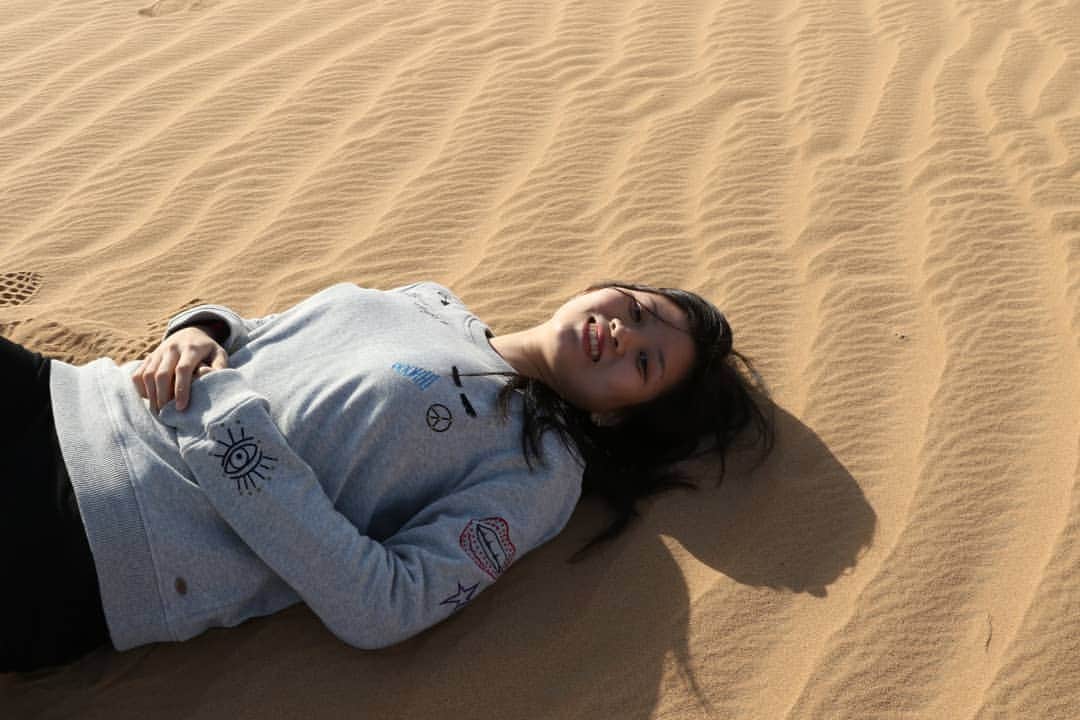 デビー・スサントのインスタグラム：「Good night 😴」