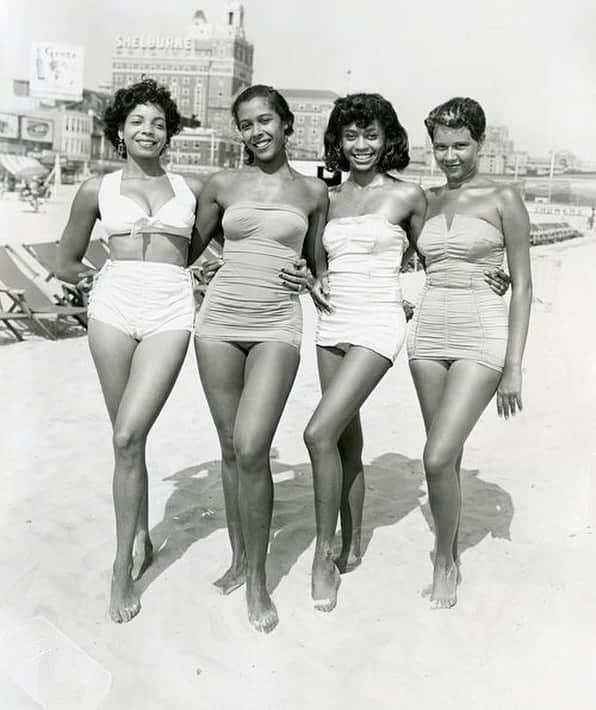 のインスタグラム：「Happy 4th America! #4thofJuly #bathingbeauties #tbt #vintage」