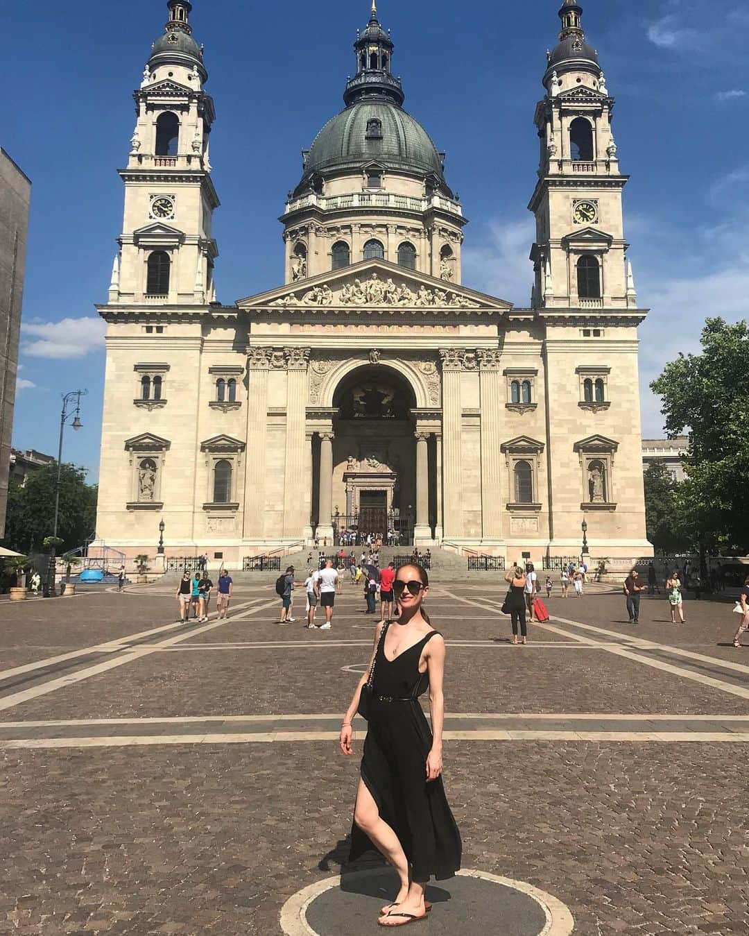 ロッテ・ヴァービークさんのインスタグラム写真 - (ロッテ・ヴァービークInstagram)「I have taken this photo a million times before but... there is something about Budapest and its buildings that never stops enchanting me... 🥰🍉☀️」7月4日 23時16分 - lotteverbeek