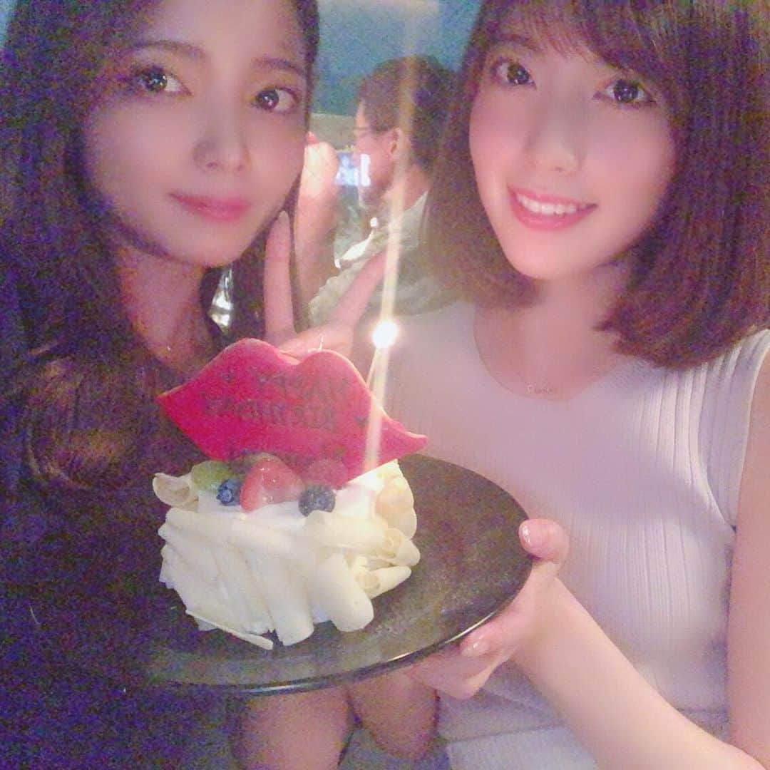 西川七海のインスタグラム：「💫 お誕生日当日の昨日はゆまちゃん。なんだかんだもう6年くらいの仲👭 . . #mybirthday  #part2 #ケーキ可愛すぎ問題 #誕生日でーーす #最後の写真はおまけ #天使ゆま👼」
