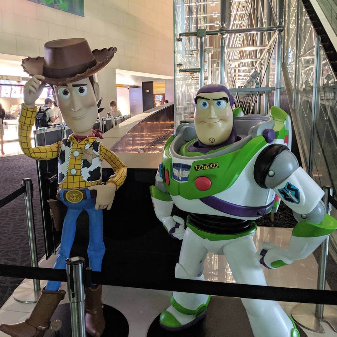 アイク・B・ヌワラのインスタグラム：「今日映画「トイストーリー４」試写会に行かせていただきました！！！今までのトイストーリーめっちゃ好きやけど、期待してた以上に感動した♪ みんなも絶対見ないといけないもんじゃ！！！！ #トイストーリー  #トイストーリー4」