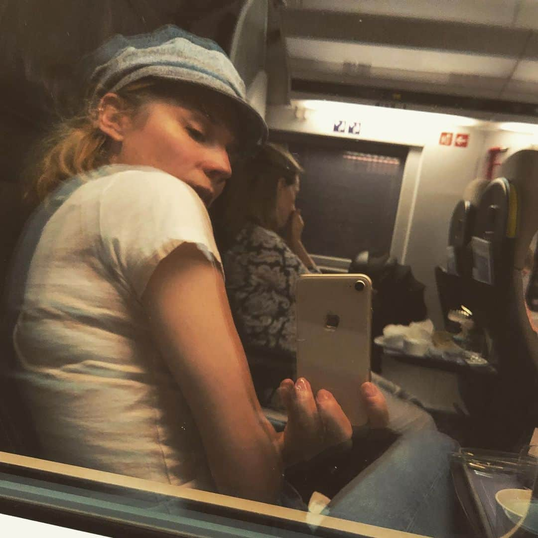 ダイアン・クルーガーさんのインスタグラム写真 - (ダイアン・クルーガーInstagram)「Rattatatam 🚃 Where u at」7月4日 23時25分 - dianekruger