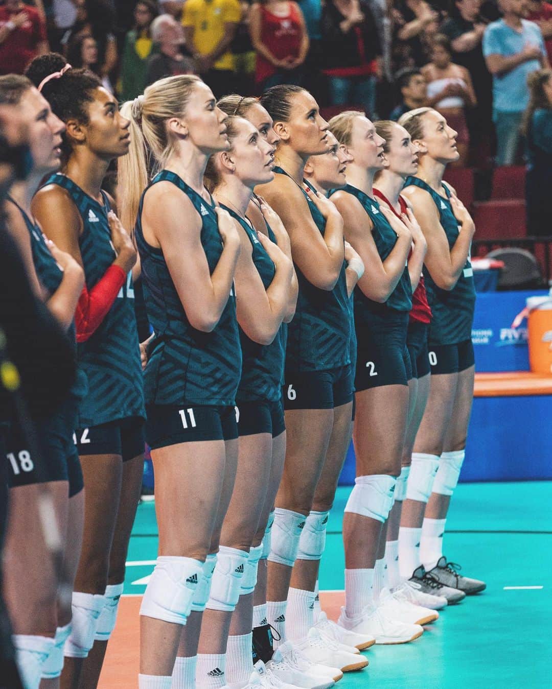 テトリ・ディクソンのインスタグラム：「The more time I spend overseas, the more & more grateful I am to have been born in the good ole USA. There’s no place like home 🇺🇸 Happy 4th, ‘Merica! . Photo by @adidasvolleyball 👌🏽」