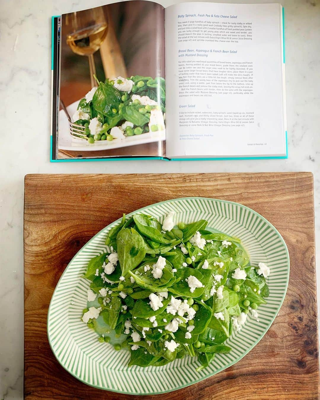 ジェイミー・オリヴァーさんのインスタグラム写真 - (ジェイミー・オリヴァーInstagram)「Old school book 1 naked chef ..... baby spinach  Fresh peas  Feta  Good extra virgin olive oil and lemon juice ..... fresh simple and tasty」7月4日 23時34分 - jamieoliver