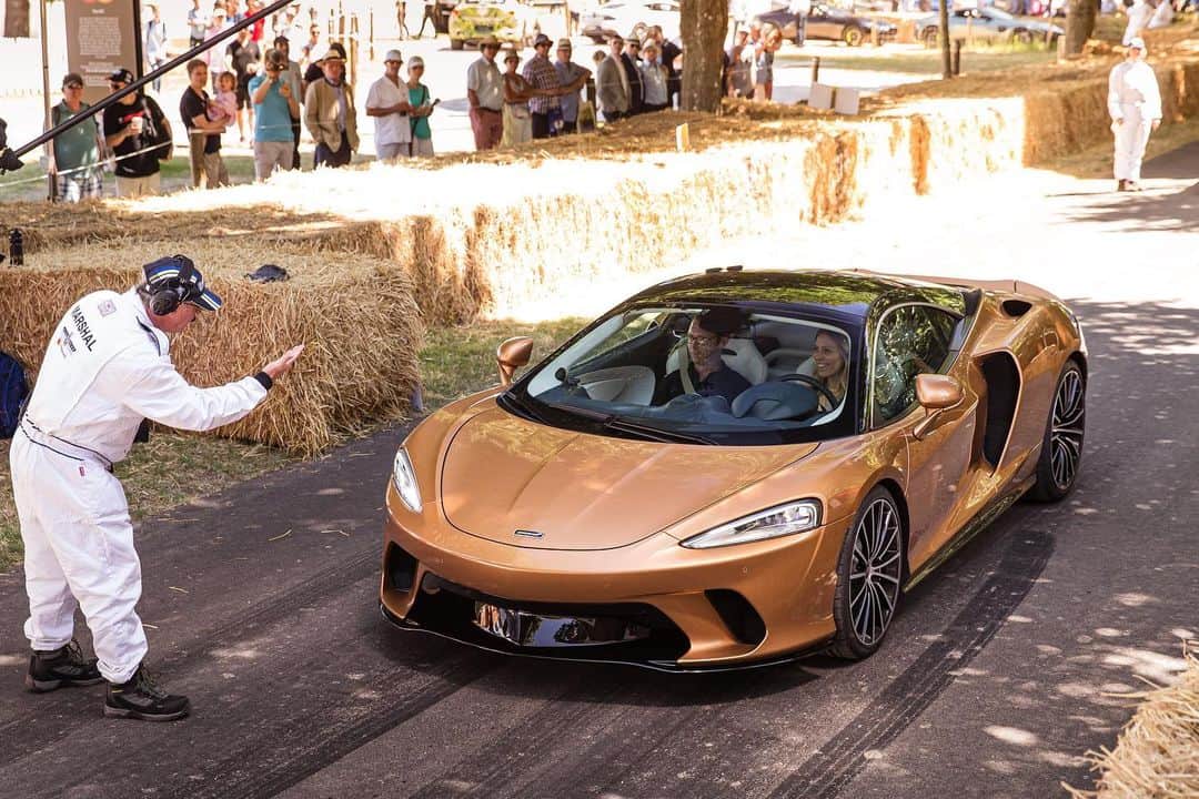 McLaren Automotiveさんのインスタグラム写真 - (McLaren AutomotiveInstagram)「McLaren surprises Nicki Shields by letting her drive the new GT at its global debut at Goodwood Festival of Speed.」7月4日 23時47分 - mclarenauto