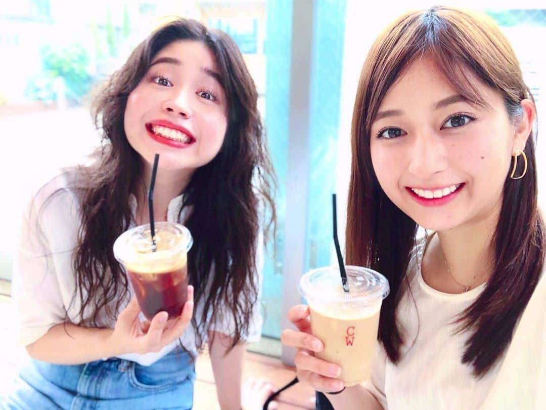 岡田彩花さんのインスタグラム写真 - (岡田彩花Instagram)「. 大学からの付き合い！もう8年とかになるのか〜🤭🌈 ほんとこの子に影響受けていることが多い💗😳 . 美容ケアは"Kiehl's(キールズ)"！ っていうのもこの子の影響💜🤤 . そんなわたしの影響でKiehl's使い始めた子も周りにだいぶ多いと思う。本当にいい！って思って、宣伝しまくったからね🤔💕笑 . コーヒー好きもすごい影響受けたし、 毎回どこいこー？ってなっても、いろんなオシャレなお店やカフェを知ってるし、、 . . そして今回は口紅の影響をすごく受けた笑笑 . やっとメイクをちゃんとするようになったものの、 メイクの中でも唯一そこまで手を出せなかったんだよなぁぁ🤣💄💦 . すぐ落ちちゃうし、口紅の色が食べ物とかグラスに付くの嫌だなぁって思ってたから🙄💋 . でも久しぶりに会った時に、メイクめっちゃかわいい！って思って💗😳 . わたしもこうなりたいって思って笑笑(単純) . 色々教えてもらって、安くて発色の良いもの3本も買ってしまた✨🥺 . オレンジ系と茶色系とベージュ系！🧡 . こうして岡田の女子力がまた上がったのであった😘💓笑 . 次はカラーマスカラ教えてもらうんだ！🥰 . . . #女子 #友達 #friend #女子力 #メイク #make #makeup #女子力アップ #口紅 #美容ケア #キールズ #Kiehls #コーヒー #coffee #カフェ #Cafe #girls #girlstalk #マスカラ #color #colorful #smile #笑顔 . #岡田彩花 #あやかんぬ #ayakaokada #女優 #タレント #シグマセブン #シグマセブンフェイス」7月4日 23時47分 - ayakaokada1108