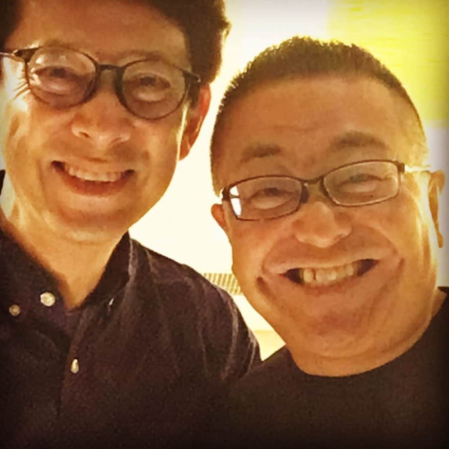 西川忠志さんのインスタグラム写真 - (西川忠志Instagram)「落語家・桂文三さん  本日は２回公演！ 一回の公演時間は休憩時間も含めて４時間！ ですので本日は８時間公演！ ご来場頂きましたお客様ありがとうございました。  終演後は、只今共演中の同じ吉本興業所属でございます パンチみつお師匠&桂文三さんと晩御飯を食べに参りました！ ご飯もお酒も進み・・・！ とは申しましてもパンチ師匠も文三さんもお酒が全く飲めず、飲んでいたのは僕だけ・・・😅ですが、 それでも楽しい時間を過ごしました！ いい時間でした！  話に夢中で三人で写真撮るのを忘れました！ 帰りに文三さんとコンビニに行きましたので その時に２人で撮りました！ ちょっとアップで撮り過ぎましたね！😅すいません！ パンチみつお師匠とは、また改めて撮らせていただきます！ それにしても文三さん！笑顔満点！  #パンチみつお #師匠 #桂文三 #落語家 #西川忠志 #吉本新喜劇 #飲み会 #吉本 #楽しかった #有意義 #笑う門には福来たる  #東京 #新橋演舞場 #ありがとうございます #ありがとう #感謝 #よしもと新喜劇 #晩御飯 #楽しい #笑顔 #アップ #お酒 #満点 #コンビニ #笑顔満点 #いい時間 #吉本」7月4日 23時53分 - nishikawa_tada