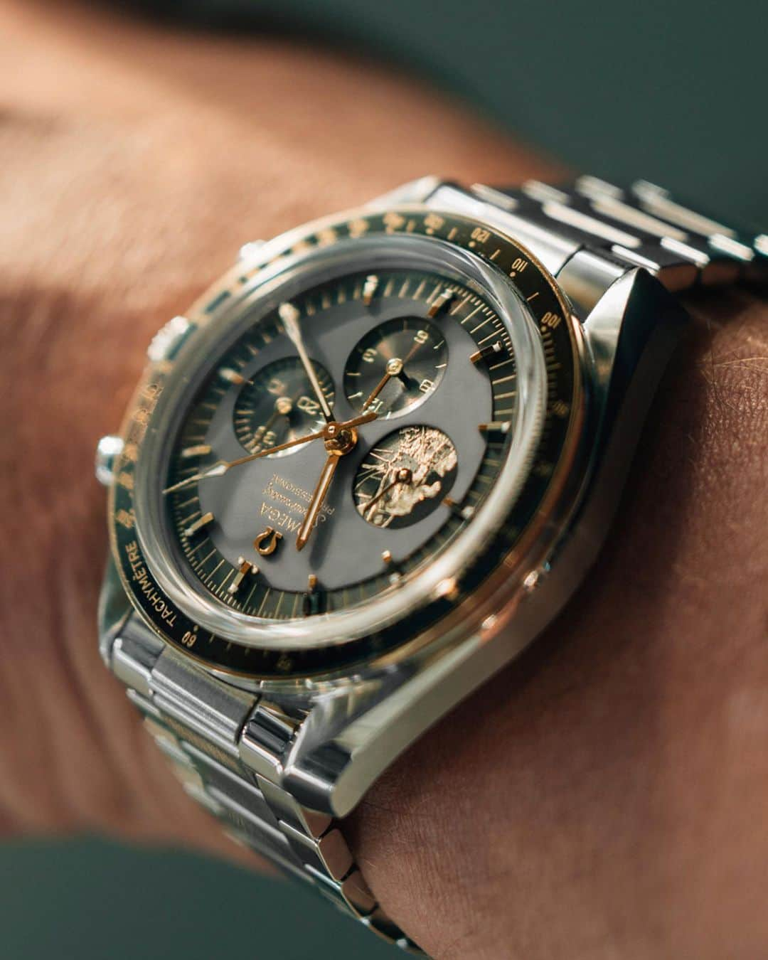 オメガさんのインスタグラム写真 - (オメガInstagram)「#Moonwatch Replete with space history. #OMEGA's Apollo 11 tribute in stainless steel.」7月4日 23時58分 - omega