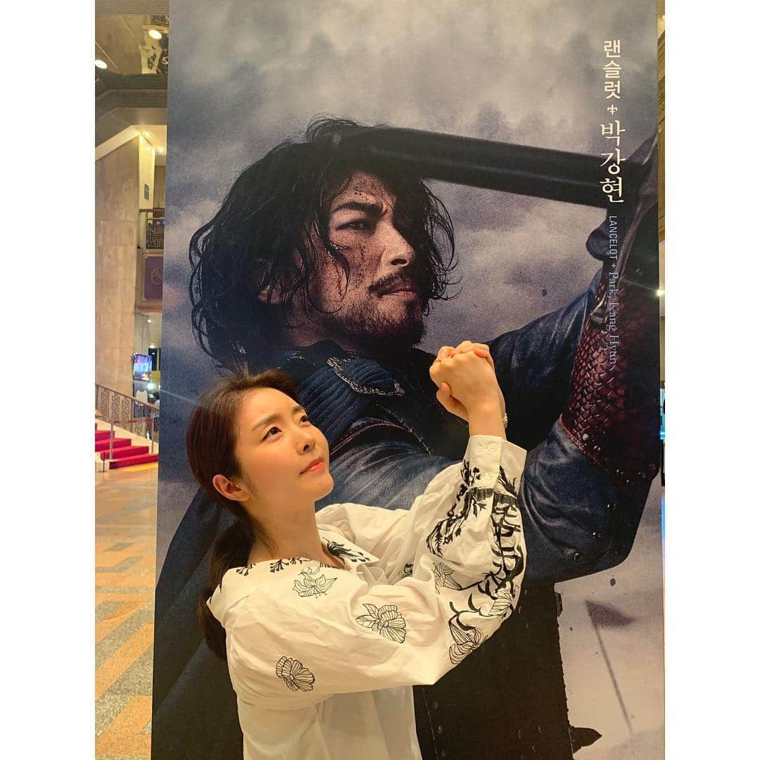 イ・ソクフンさんのインスタグラム写真 - (イ・ソクフンInstagram)「#엑스칼리버  강현이의 노래를 들어서 행복했고  은아누나의 완벽함에 감탄했습니다.  이 대단한 배우들과 작품을 함께 했다니... 내가 참 복 받은 사람이었구나 싶었어요.  #박강현 #장은아 난 그대들의 팬이라오  엑스칼리버 모든 배우님들 고생하셨습니다.  Ps 골프 잘치는 #손준호 친구... 말해뭐해👍」7月4日 23時58分 - lee.seokhoon