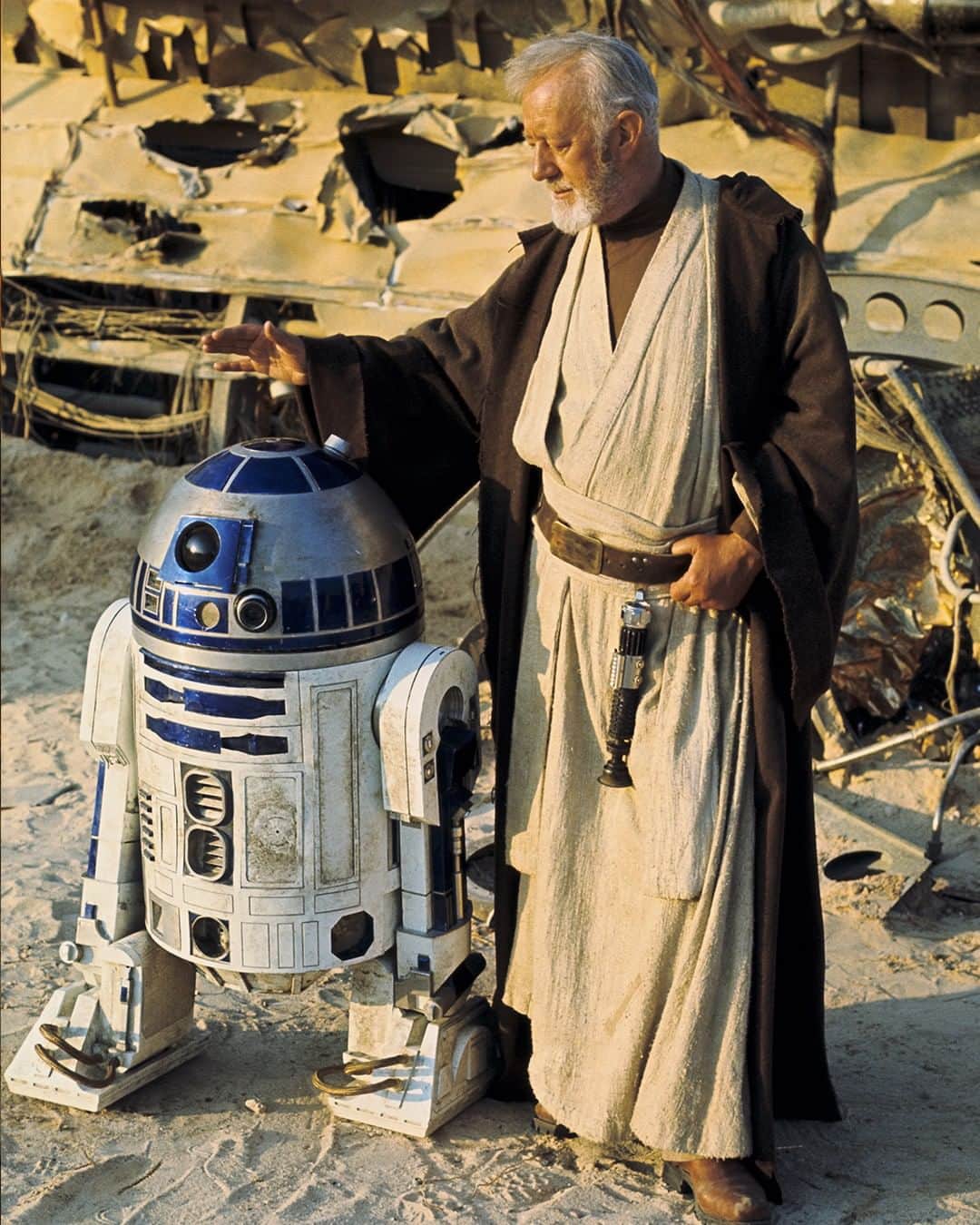 スター・ウォーズさんのインスタグラム写真 - (スター・ウォーズInstagram)「An unexpected reunion on Tatooine.」7月5日 0時00分 - starwars