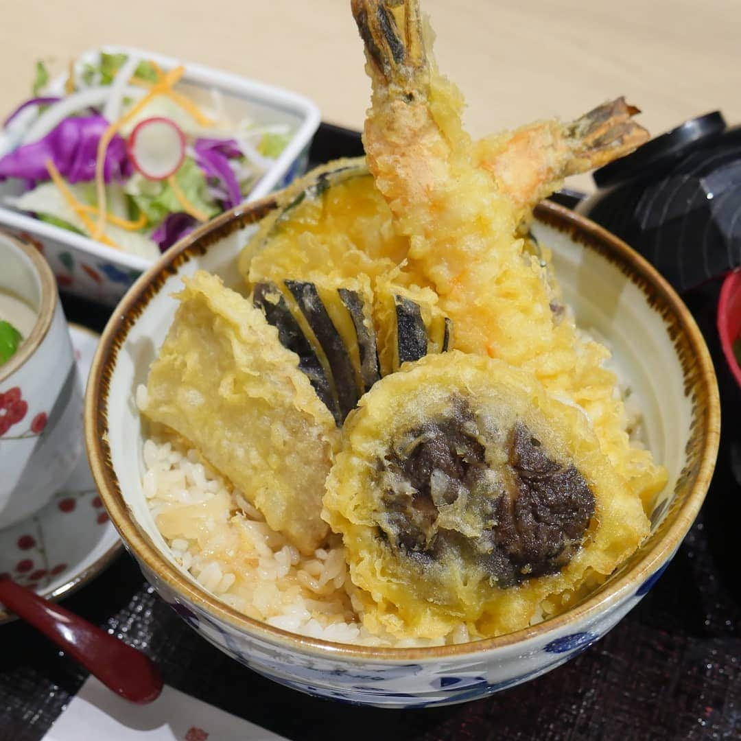 Japan Food Townさんのインスタグラム写真 - (Japan Food TownInstagram)「﻿ ﻿ 【NEW MEGA DON LUNCH SET - Inaniwa Yosuke】﻿ ﻿ Great News from "Inaniwa Yosuke" in Japan Food Town!﻿ Mega Size Donburi Lunch Set is available during limited.﻿ ﻿ Choose your preferred Donburi Item such as Tendon, Shogayaki Don, Gyu Don and more with affordable price for your lunch.﻿ *All set include Miso Soup, Small Salad and Chawanmushi.﻿ Mega Don Lunch Set is available until end of July 2019 from 11am to 5pm include weekends and public holidays.﻿ ﻿ Who would like to finish this MEGA Portion for your lunch and to get back the power for the rest of the day?﻿ ﻿ Japan Food Town is located at 435 Orchard Road, Wisma Atria Unit 04-39/54.﻿ Inaniwa Yosuke is located at Wisma Atria #04-45 in Japan Food Town.﻿ ﻿ 【NEWランチセット「大盛り丼ランチセット - 稲庭養助】﻿ ﻿ Japan Food Town内の「稲庭養助」から素敵なお知らせです！﻿ 「大盛り丼ランチセット」が期間限定でお楽しみ頂けます。﻿ ﻿ 天丼、しょうが焼き丼、牛丼他豊富な丼メニューの中からお好みの丼物をメガ大盛りでお楽しみ頂ける新しいランチセットメニューです。﻿ お値段もリーズナブルでボリュームも満点、お腹もお財布も大満足の「大盛り丼ランチセット」を是非ご利用下さい！﻿ ＊全ての丼には味噌汁、ミニサラダと茶碗蒸しがセットになります。﻿ 「大盛り丼ランチセット」は2019年7月末までの期間限定で週末、祝祭日を含む11AM〜5PMまでご利用頂けます。﻿ ﻿ さあ、この大盛り丼で残りの一日をパワー全開で過ごしたいと言うみなさん！お好みの大盛り丼でお腹を満たして下さいね！﻿ ﻿ Japan Food Townは435 Orchard Road, Wisma Atria Unit 04-39/54にあります。﻿ 稲庭養助はJapan Food Town内、Wisma Atria #04-45にあります。﻿ ﻿ #inaniwayosuke #japanfoodtown #japanesfood #eatoutsg #sgeat#foodloversg #sgfoodporn #sgfoodsteps #instafoodsg #japanesefoodsg #foodsg #orchard #sgfood #foodstagram #singapore #wismaatria #ジャパンフードタウン #シンガポール #稲庭養助#inaniwaudon #tendon #shogayakidon #gyudon #chickenkatsudon #chickennamban #mega #bigportion #megakunch﻿ ﻿ ﻿ ﻿ ﻿ ﻿ ﻿ ﻿ ﻿ ﻿ ﻿ ﻿ ﻿」7月4日 15時26分 - japanfoodtown